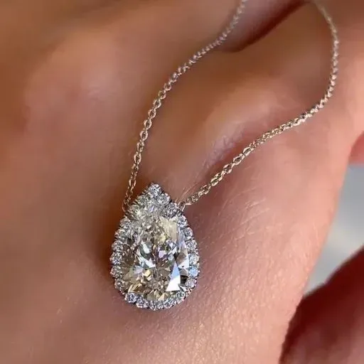 French Cut Halo Pendantse