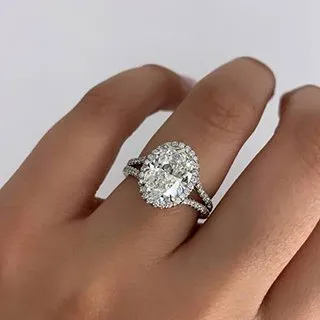Oval Cut Diamond Rings